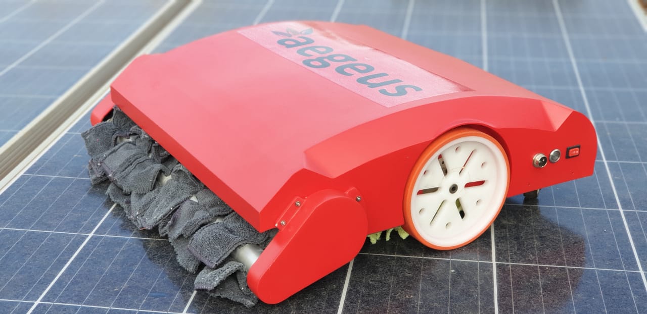 agv robot clean solar panel